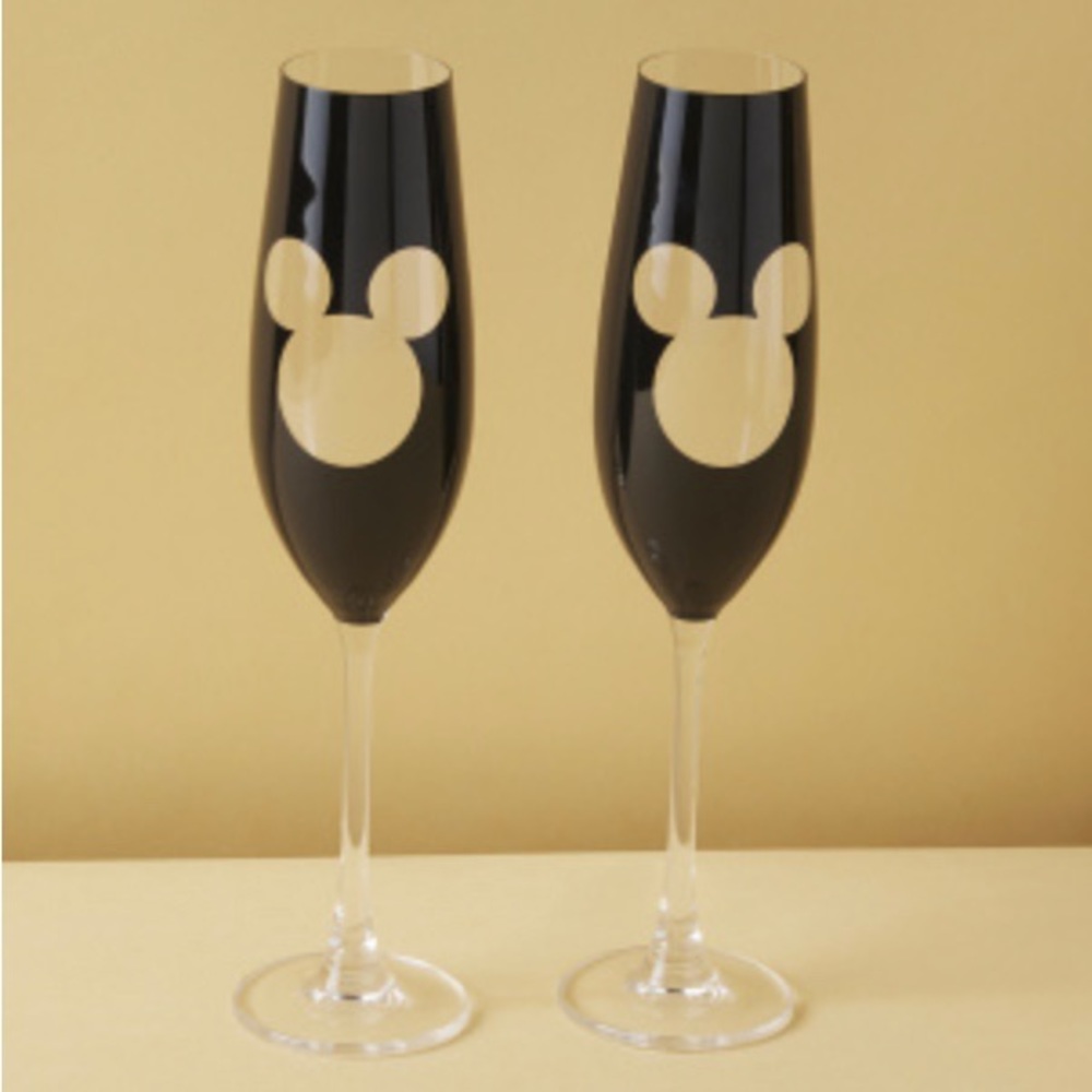 Made In Czech Republic 2pk Crystal Mickey
Champagne Flutes